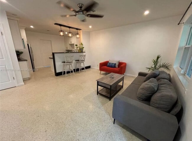 Primary Photo - 842 SW 12th Ct