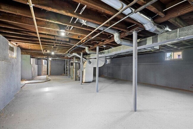 Building Photo - 480 White St