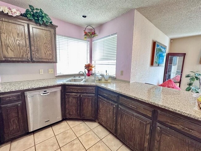 Building Photo - 2825 Tealwood Dr