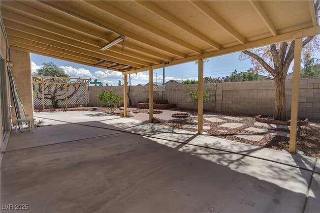 Building Photo - 7873 Laurelton Pl