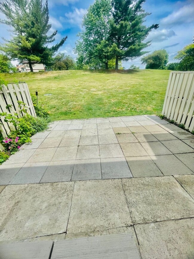 Building Photo - 3 bed- 1.5 Bath- Bridgeville Pa