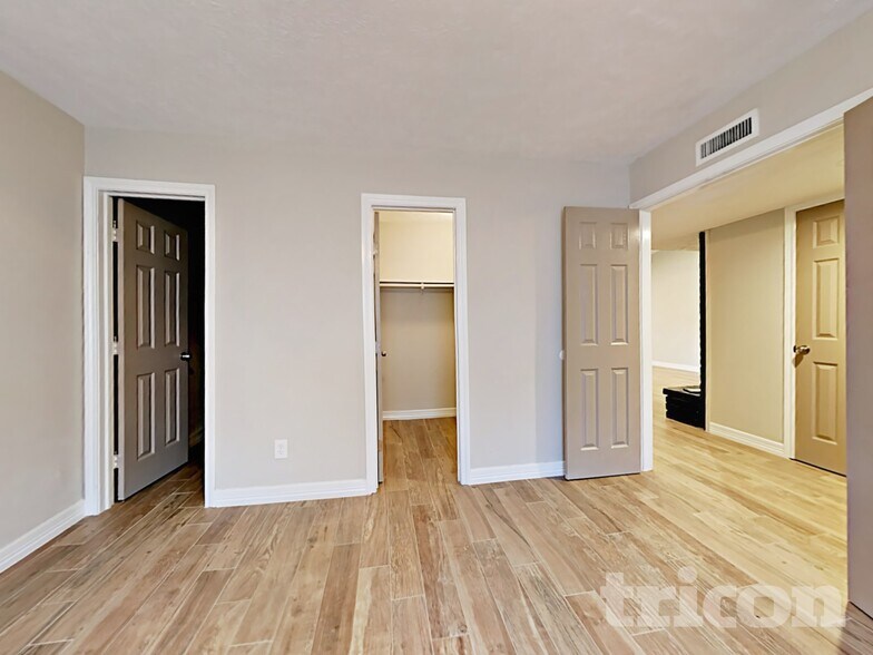 Building Photo - 6127 Larchbrook Dr