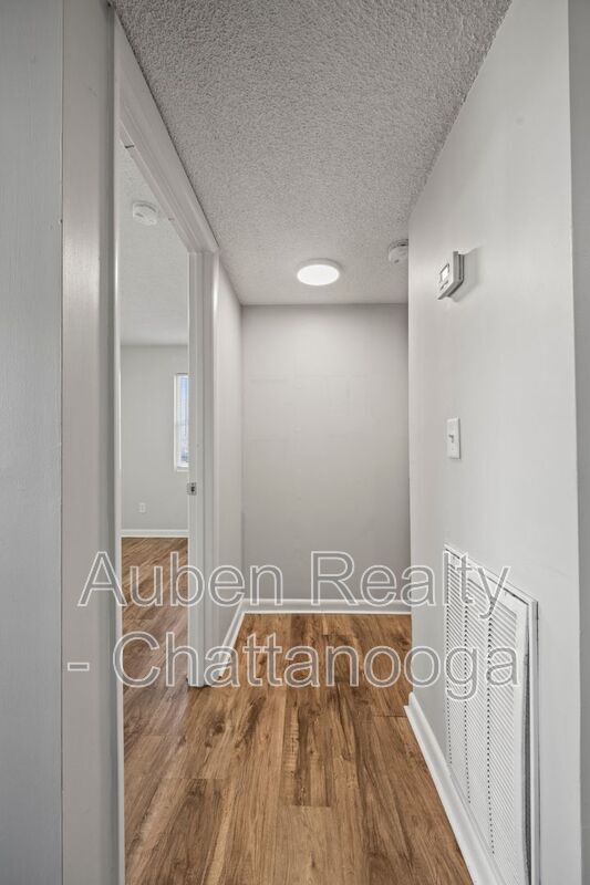 Building Photo - 207 Eveningside Dr