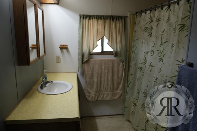 Building Photo - 3bd 2ba Home in West Valley Yakima