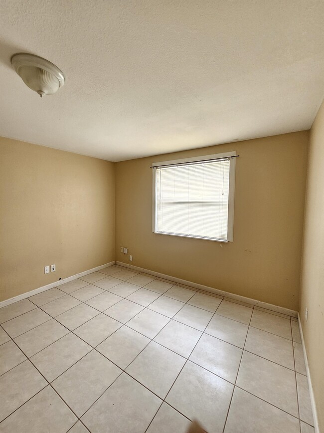 Building Photo - 6979 S Autrey Ave