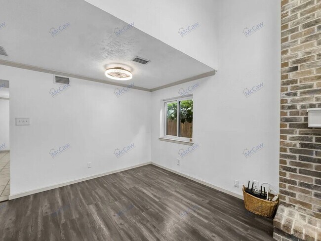 Building Photo - 767 Dove Cir
