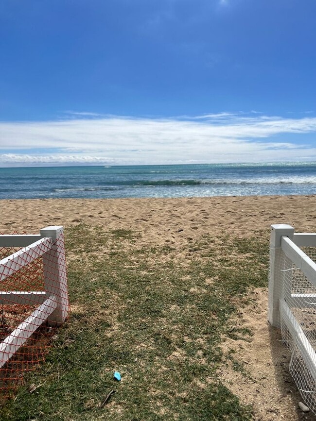 Building Photo - Beach Cottage Close to the Ocean