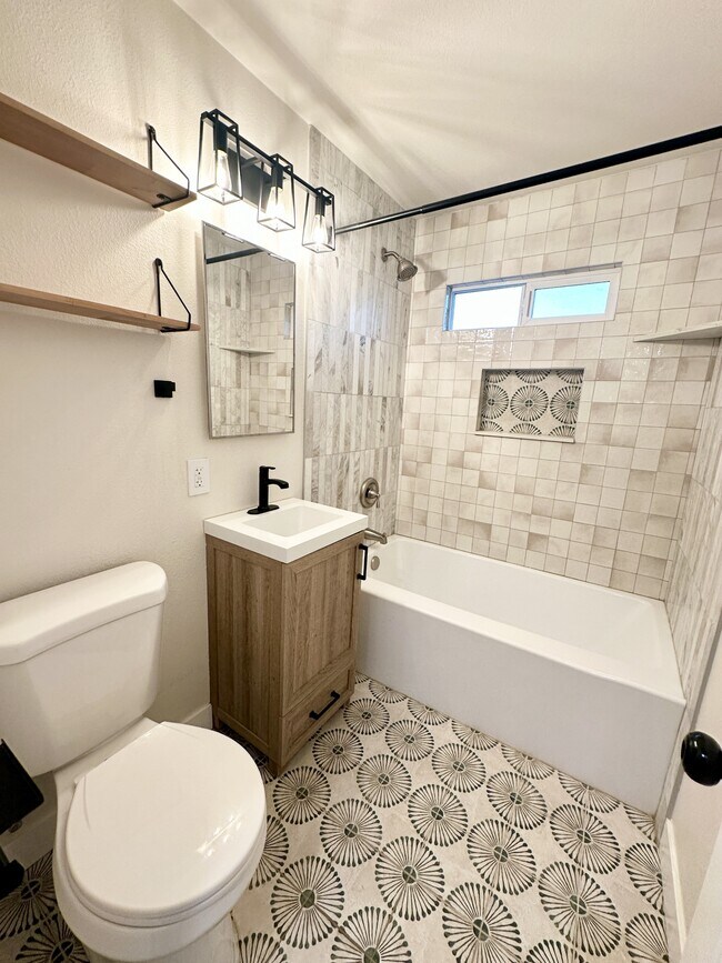 Building Photo - 2315 Tavern Rd