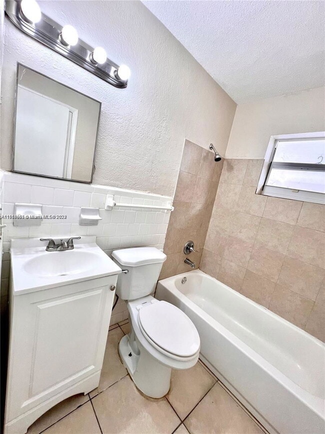 Building Photo - 534 NW 23rd Ave