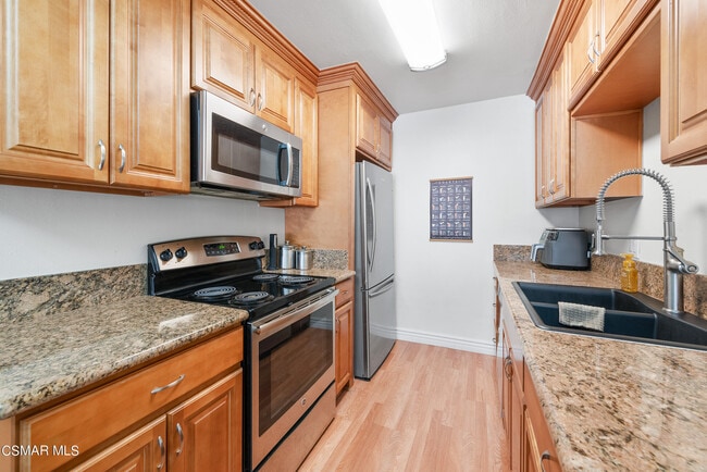 Building Photo - 5460 White Oak Ave
