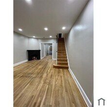 Building Photo - 3 Bedroom 3 Bathroom Home