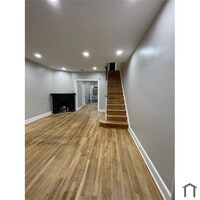 Building Photo - 3 Bedroom 3 Bathroom Home