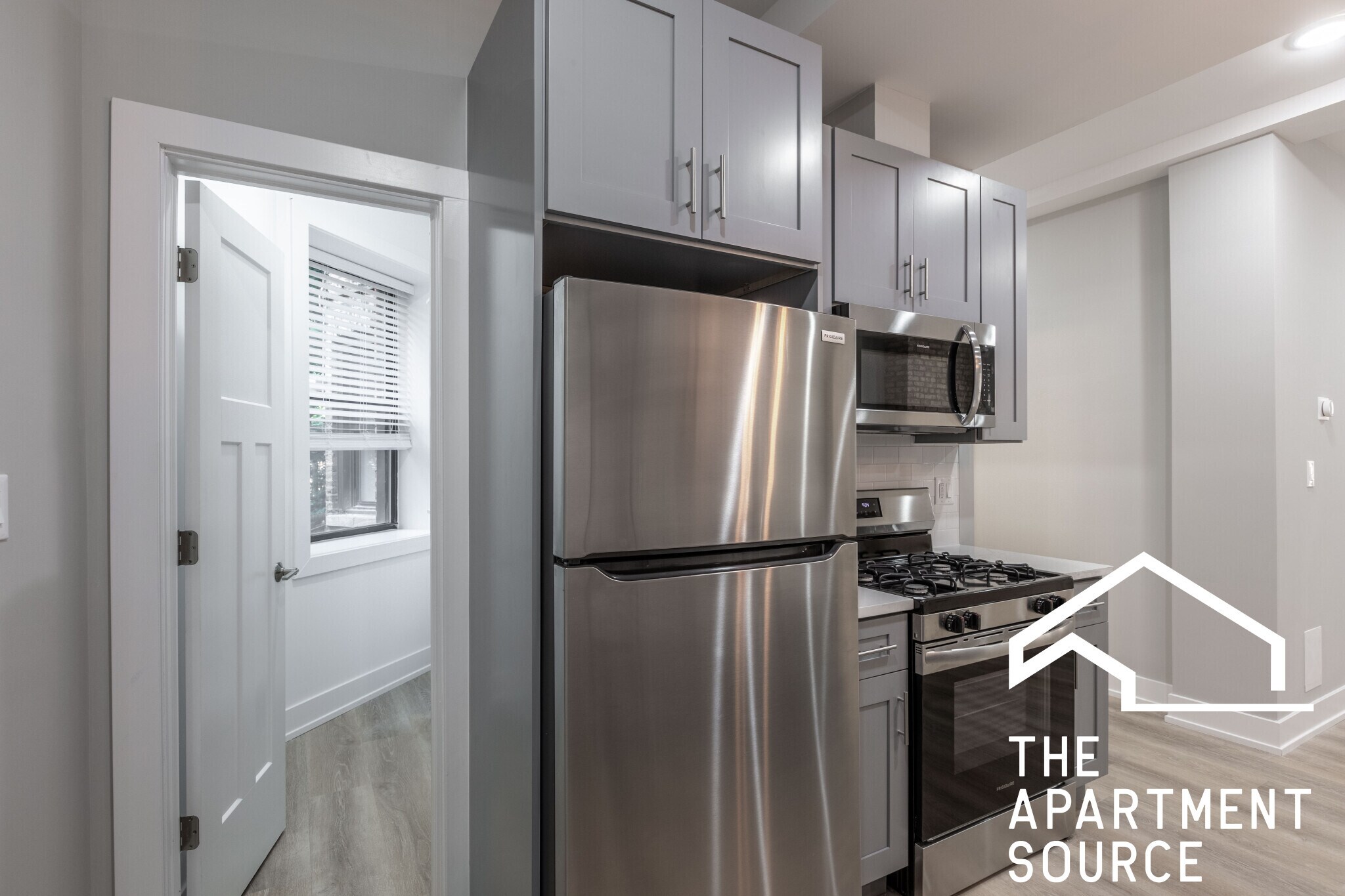 Building Photo - 454 W Belden Ave