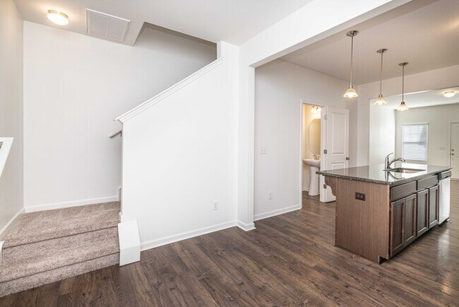 Building Photo - BEAUTIFUL Two Bedroom Townhome - Pineville Regent Park - Available Now