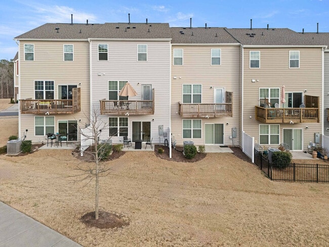 Building Photo - 1010 Falling Rock Pl