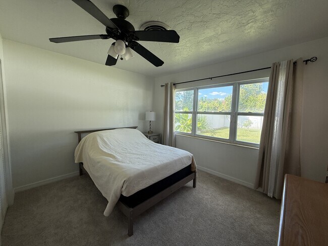 Building Photo - 2309 Tulip St