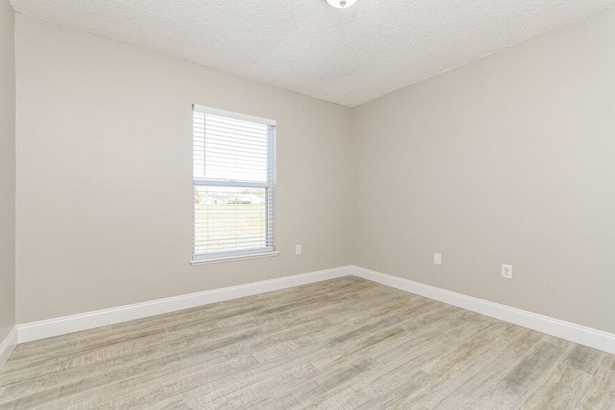 Building Photo - 16213 Wilkinson Dr