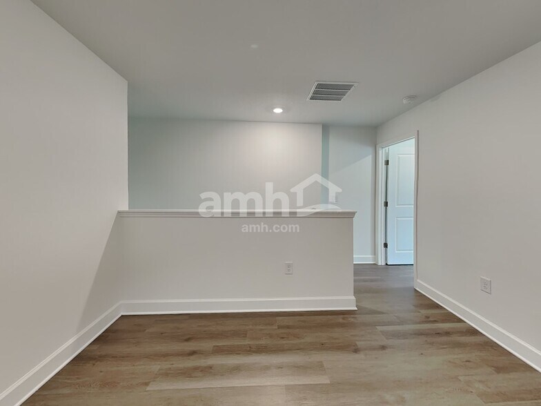 Building Photo - 16710 Cheyanne Ct