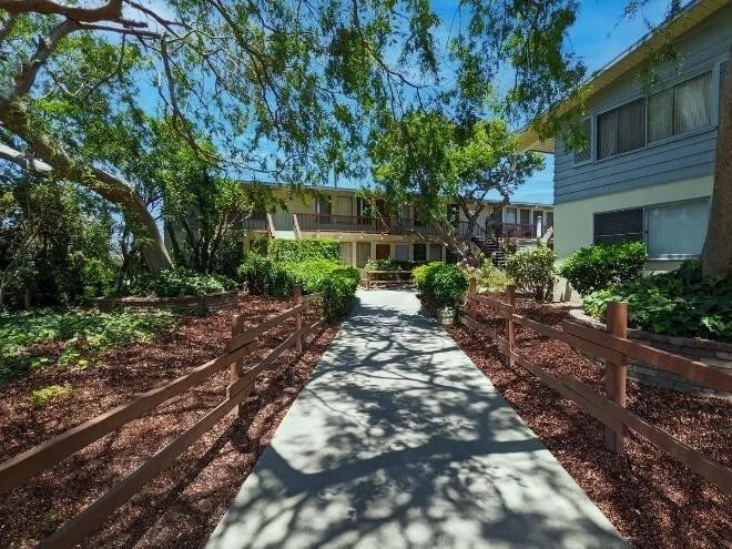 Primary Photo - 3600 Carmona Ave