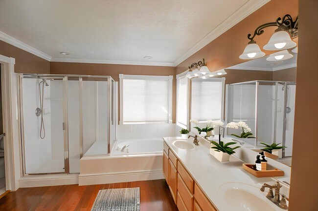 Building Photo - Gorgeous 3-Bed 2.5-Bath Home: w/ Tenant Oc...