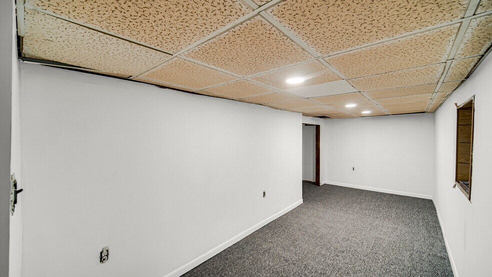 Building Photo - 1452 John St