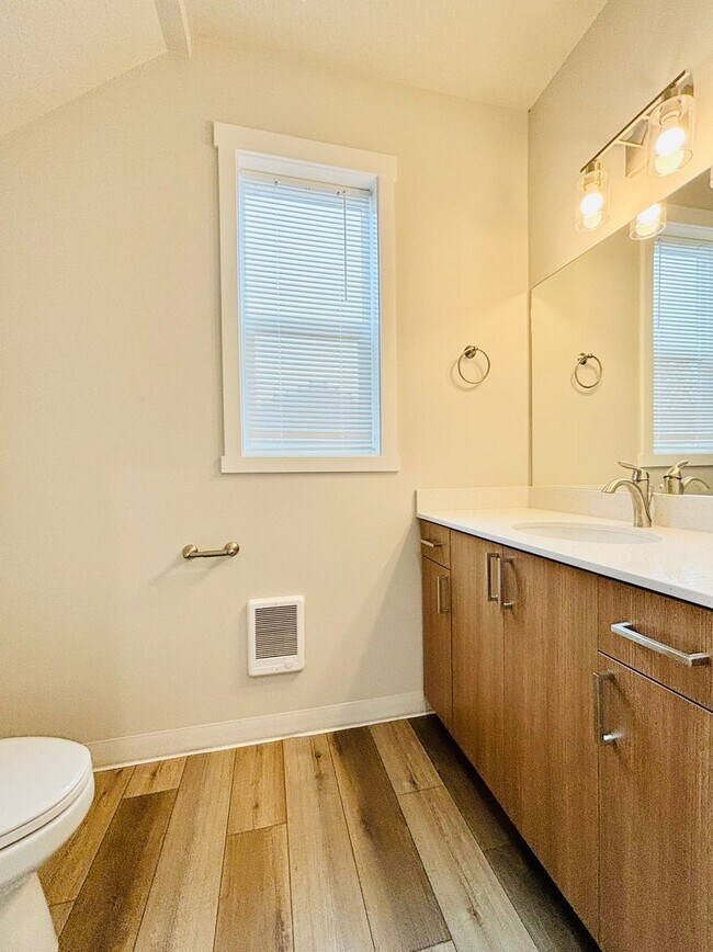 Building Photo - 2418 Leonard Ln