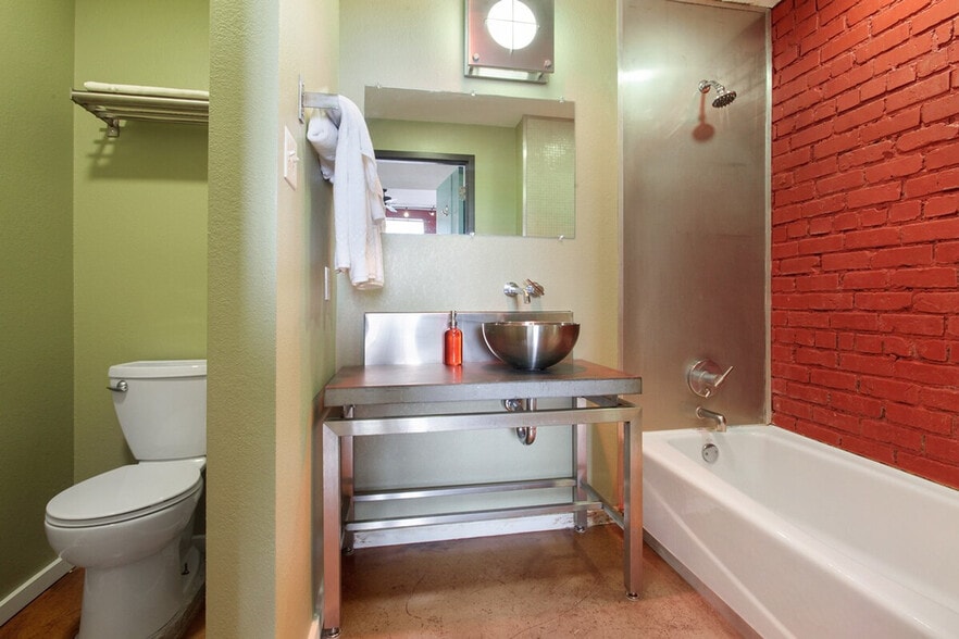 Building Photo - 1041 Constance St