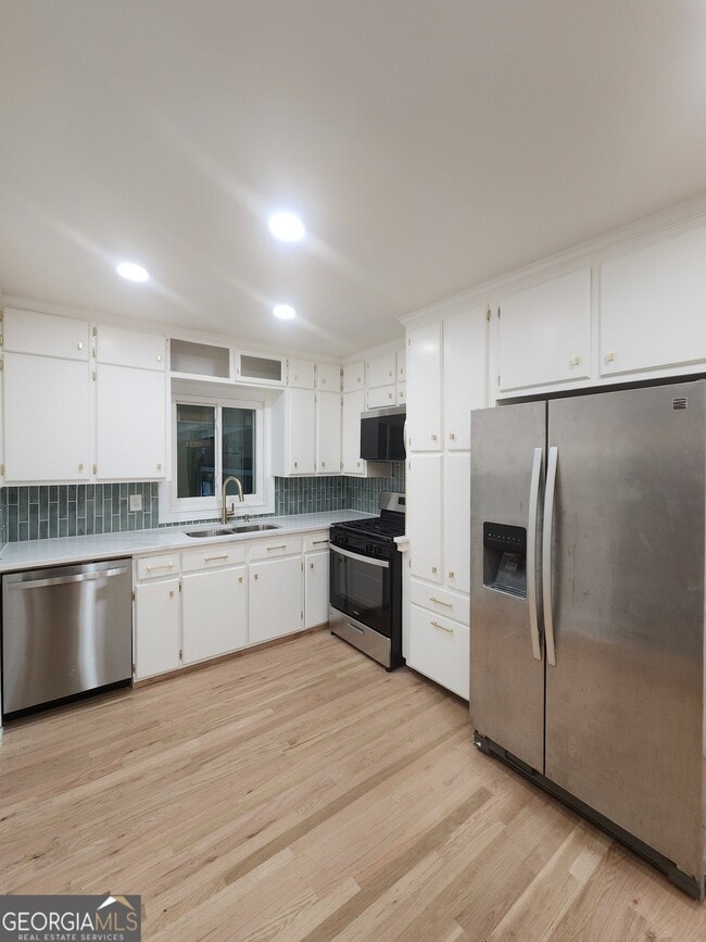Building Photo - 302 Kelso Dr SW