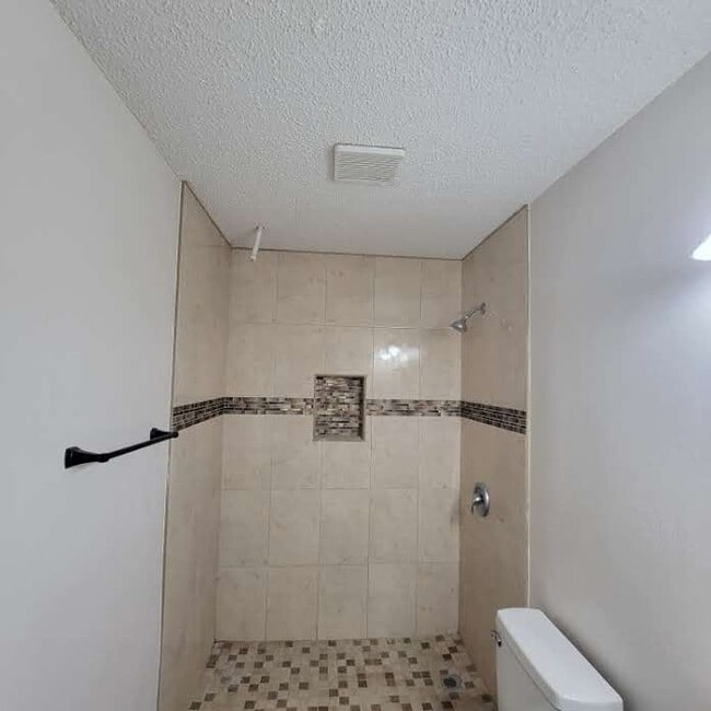 Building Photo - 581 Geraldine Ln