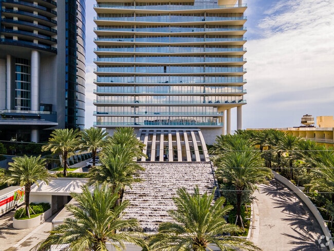 Building Photo - Turnberry Ocean Club Residence