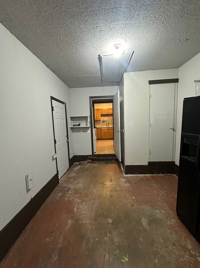 Building Photo - 900 Flamingo Ave