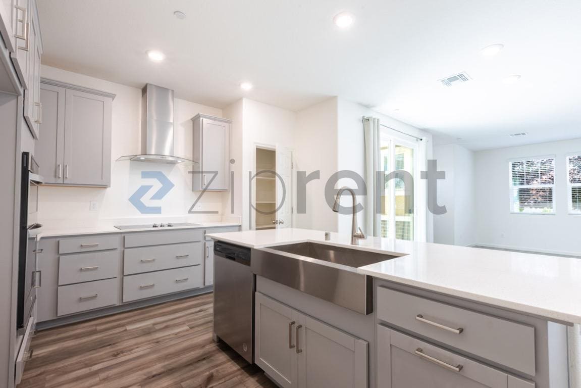 Building Photo - Unit