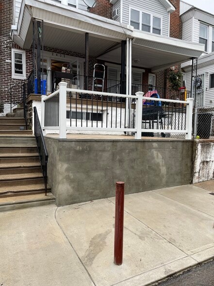 Building Photo - 2435 S Milan St