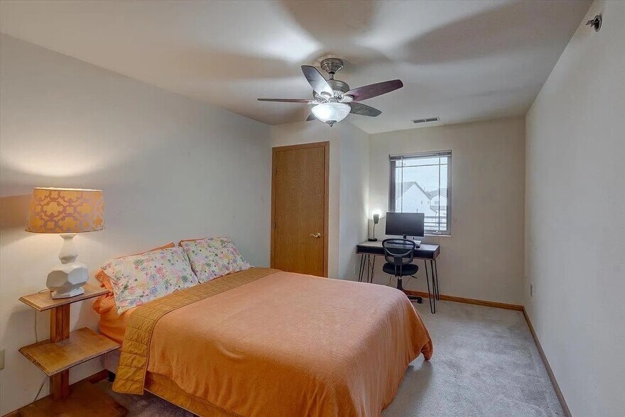 Building Photo - 102 Prairie Heights Dr