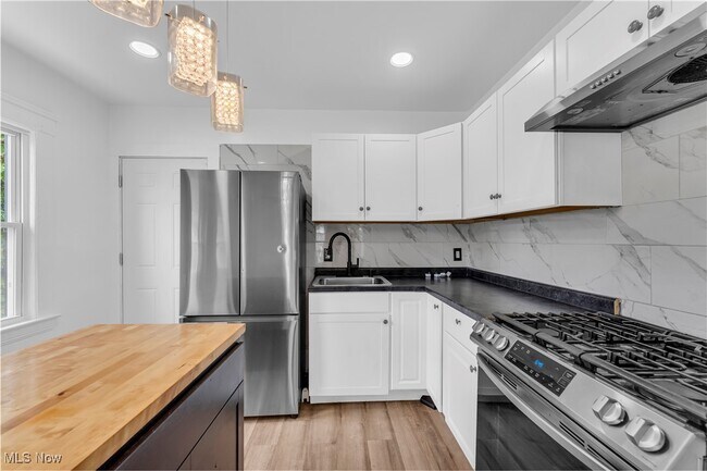 Building Photo - 10222 Parkgate Ave