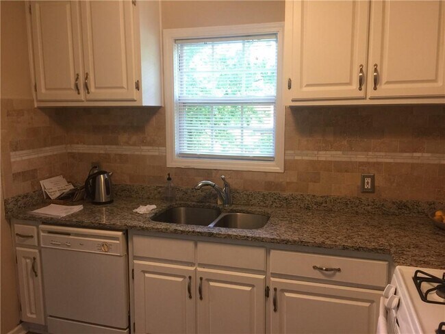 Building Photo - 5516 Pinedale Cir