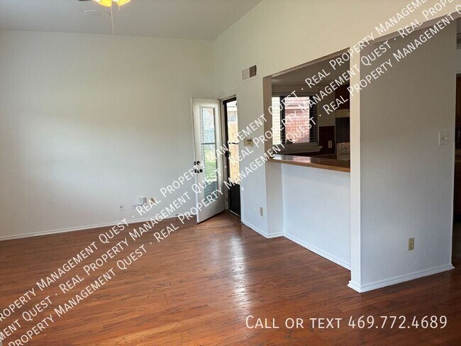 Building Photo - 2402 Sunflower Dr