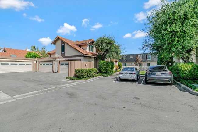Building Photo - Cupertino Schools - Beautifully Updated Co...