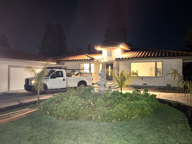 Primary Photo - 5209 Olive Dr