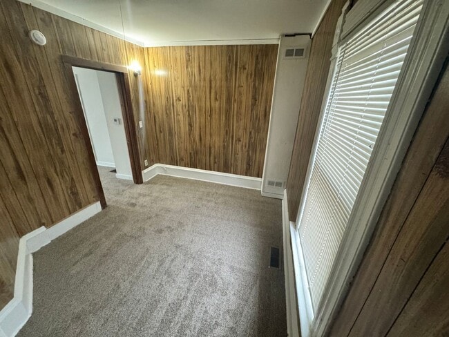 Building Photo - 701 Roosevelt Ave