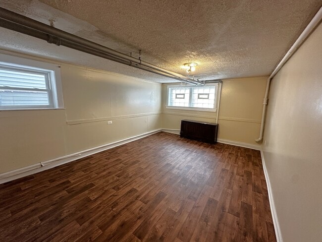 Building Photo - 4431 S Sacramento Ave