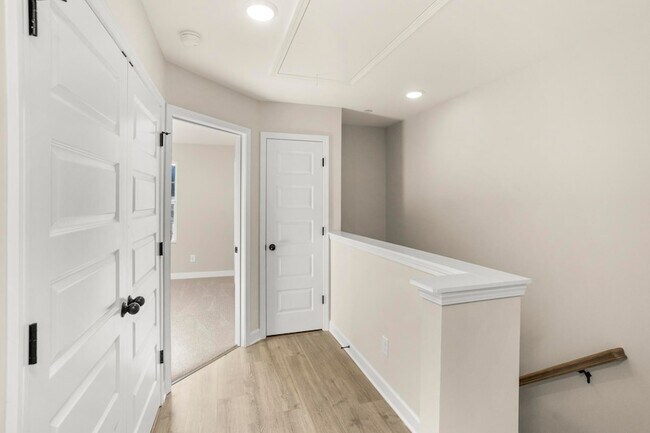 Building Photo - 521 Tappan Private Ln