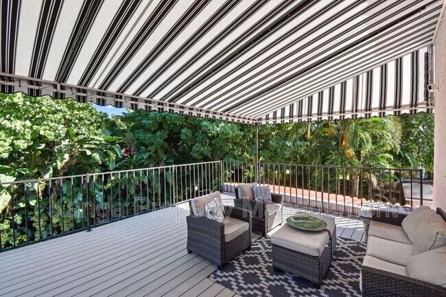 Building Photo - 194 Almeria Rd