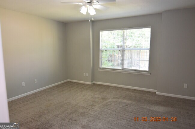 Building Photo - 202 Hallowes Dr S