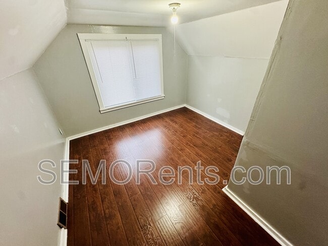 Building Photo - 301 S Spring St