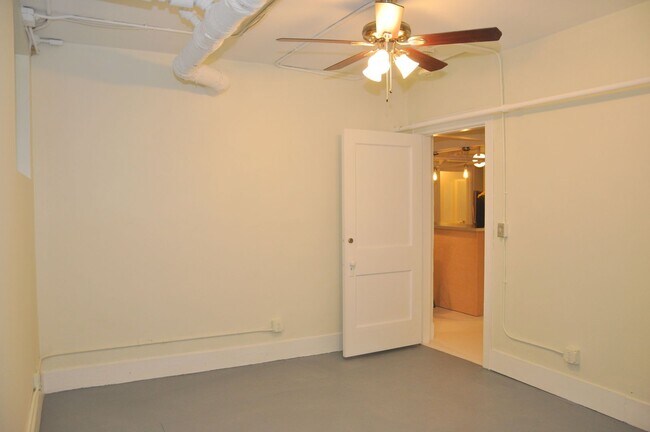 Building Photo - 2550 Pillsbury Ave