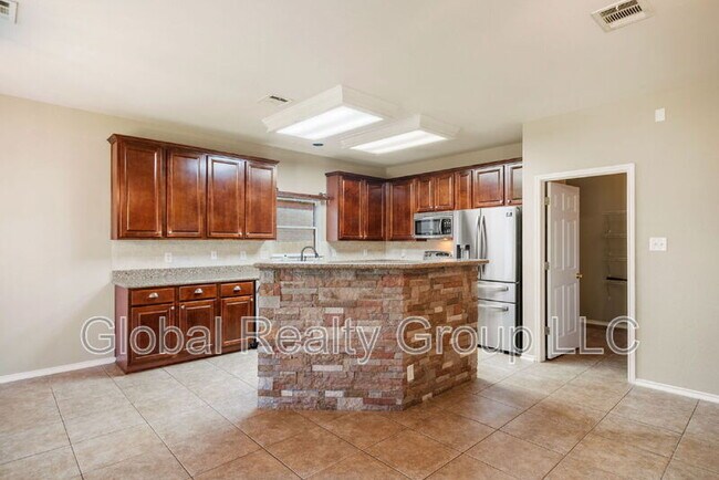 Building Photo - 2624 Cloverbrook Ln