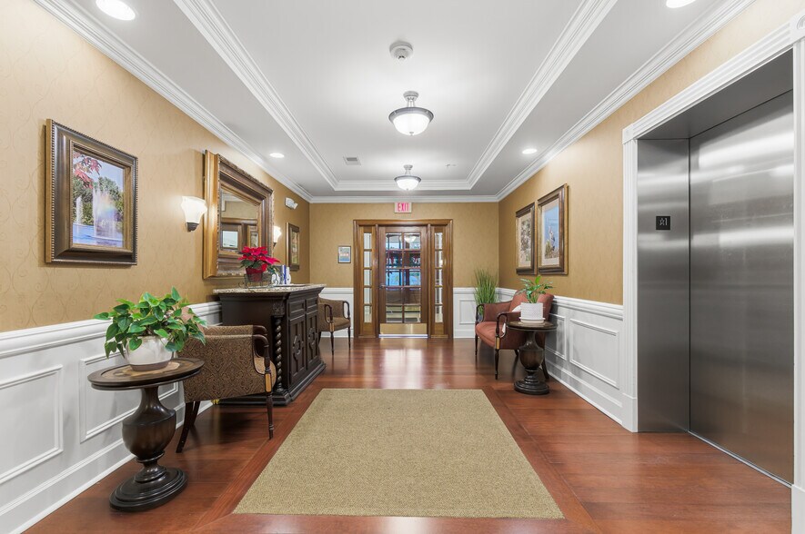 Building Photo - 10421 Rosegate Ct