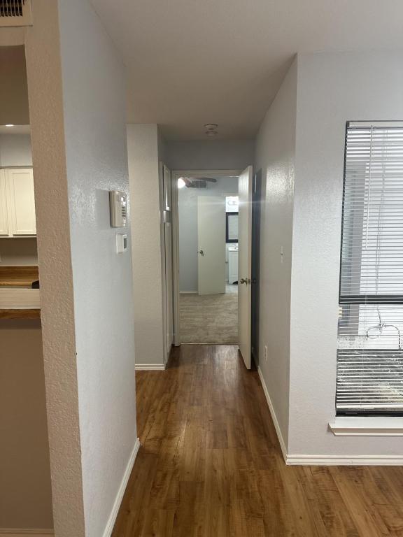 Building Photo - 2300 Balsam Dr