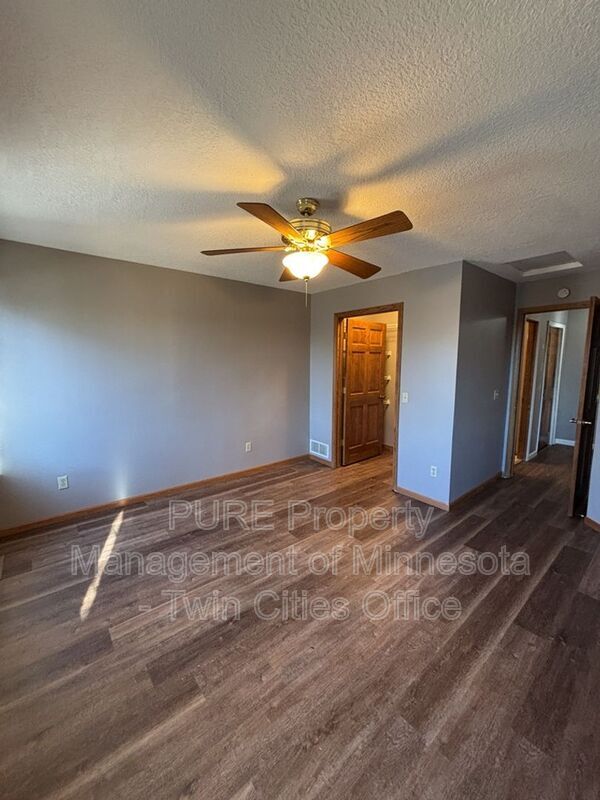 Building Photo - 645 Sullivan Dr NE